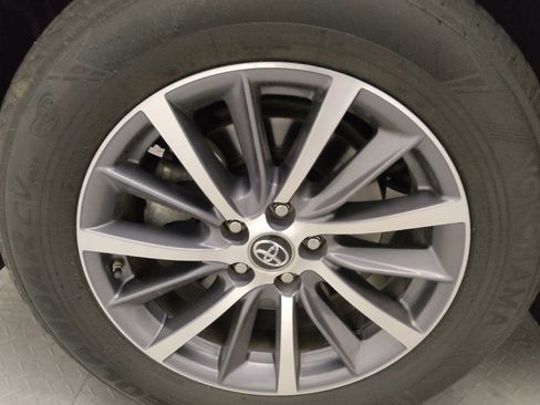 Used 2017 Toyota Highlander XLE image 31