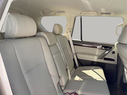 Used 2016 Lexus GX 460 Luxury AWD/4WD image 46