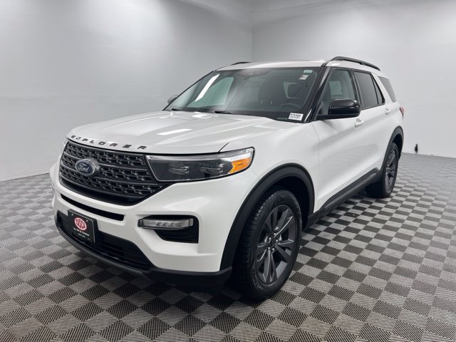 Used 2023 Ford Explorer XLT w/ Equipment Group 202A AWD/4WD image 2