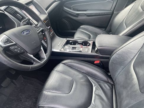 Used 2019 Ford Edge Titanium w/ Cold Weather Package AWD/4WD image 5