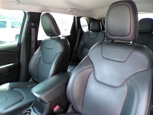 Used 2019 Jeep Cherokee Limited AWD/4WD image 11