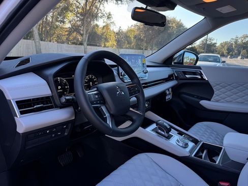 New 2025 Mitsubishi Outlander SEL image 28