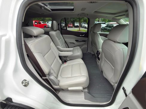 Used 2018 GMC Acadia SLT w/ LPO, Floor Liner Package FWD image 28