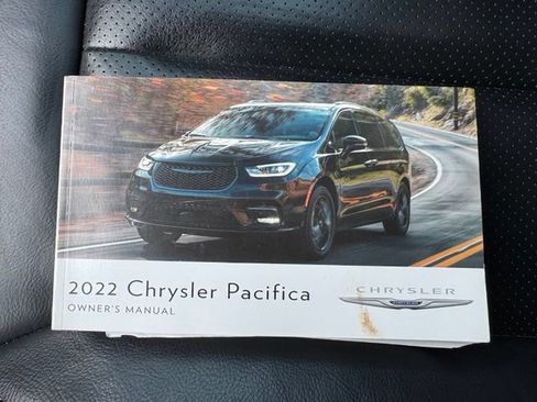 Used 2022 Chrysler Pacifica Touring-L FWD image 23