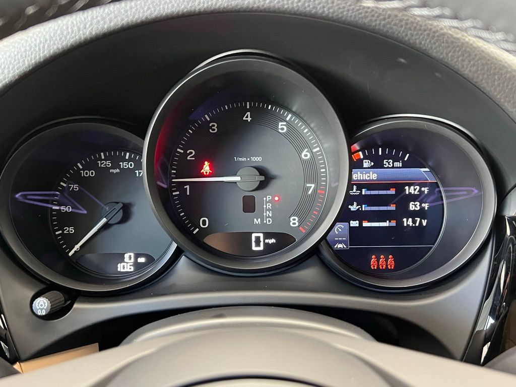 Certified 2026 Porsche Macan AWD/4WD image 10