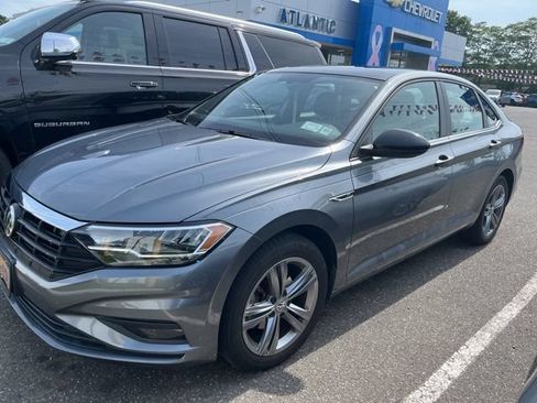 Used 2019 Volkswagen Jetta R-Line FWD image 1