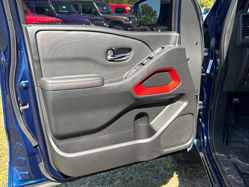 Used 2023 Nissan Frontier PRO-4X w/ Technology Package AWD/4WD image 17