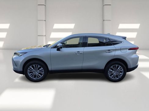 Used 2022 Toyota Venza LE image 7