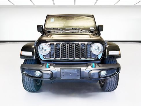 Used 2024 Jeep Wrangler Unlimited AWD/4WD image 2