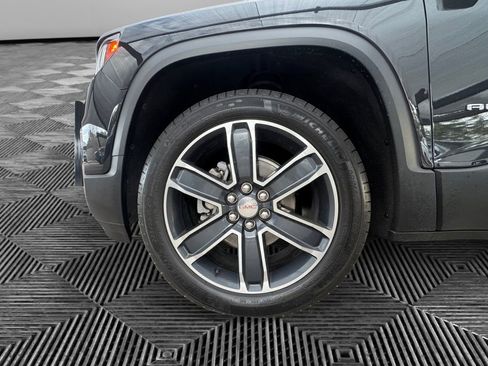 Used 2020 GMC Acadia SLT w/ Premium Package image 9