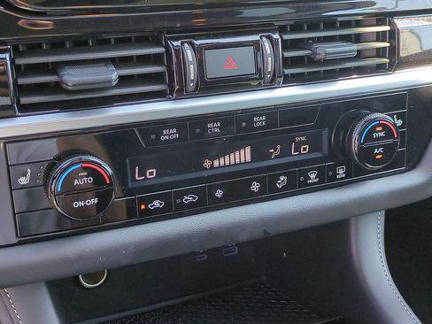 Used 2025 Nissan Pathfinder SV w/ SV Premium Package FWD image 24