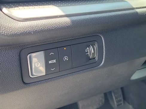 Used 2025 Chevrolet Traverse LT FWD image 20