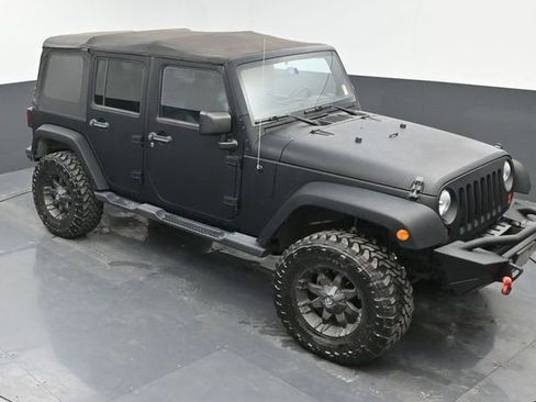 Used 2012 Jeep Wrangler Unlimited Sahara image 31
