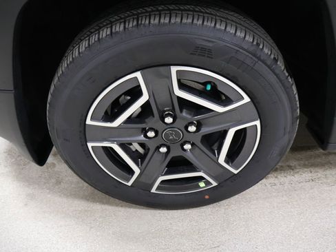 New 2026 Jeep Cherokee Laredo image 8