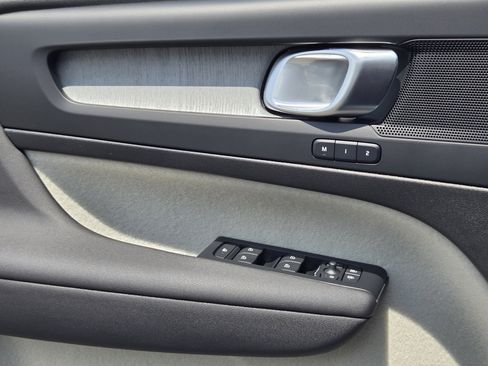 New 2026 Volvo XC40 B5 Plus w/ Protection Package Premier image 28