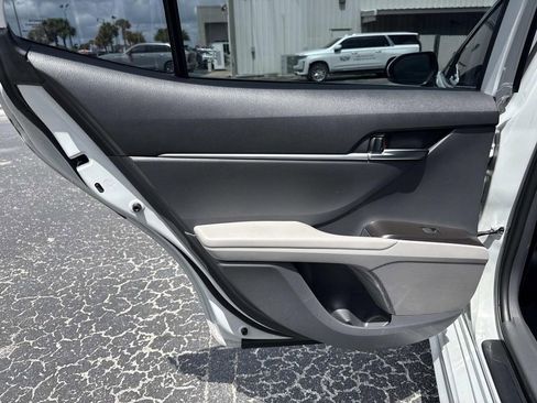 Used 2023 Toyota Camry SE FWD image 12