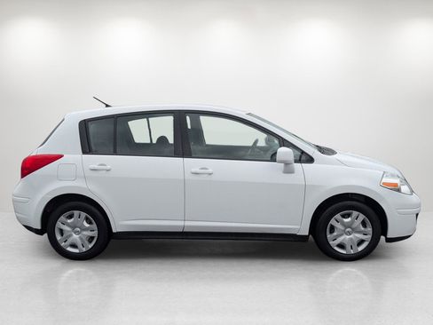 Used 2011 Nissan Versa 1.8 S image 4
