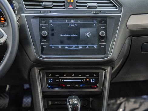 Used 2022 Volkswagen Tiguan SE w/ Panoramic Sunroof Package FWD image 25