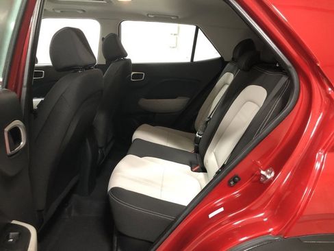 Used 2023 Hyundai Venue SEL image 15