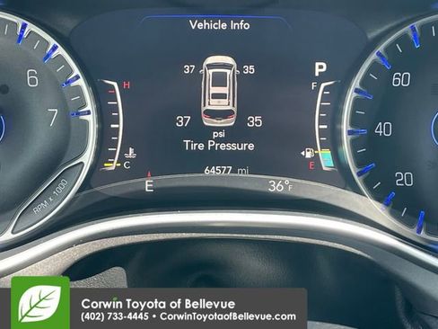 Used 2023 Chrysler Pacifica Touring-L image 10