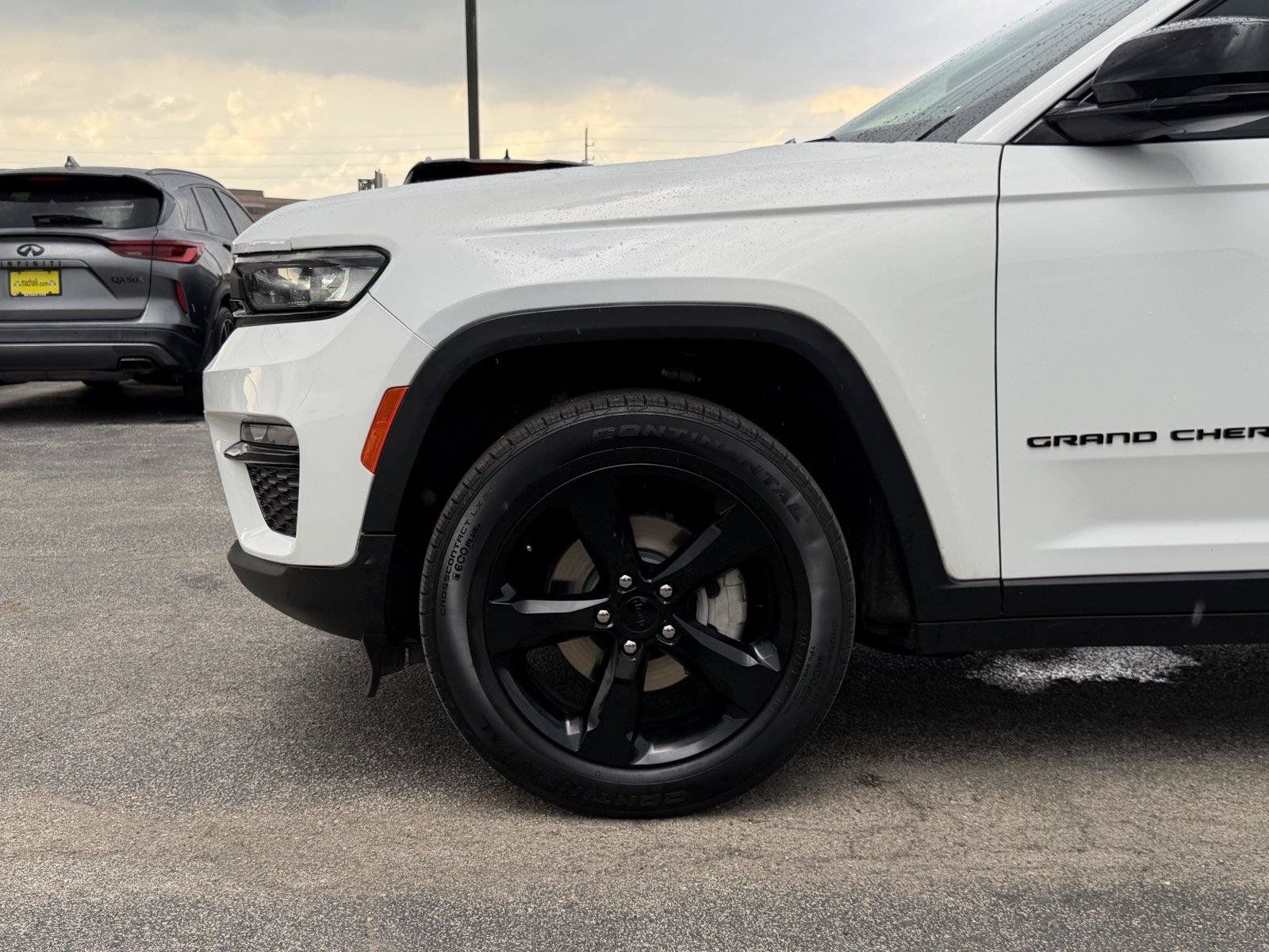 Used 2023 Jeep Grand Cherokee Limited w/ Black Appearance Package AWD/4WD image 10