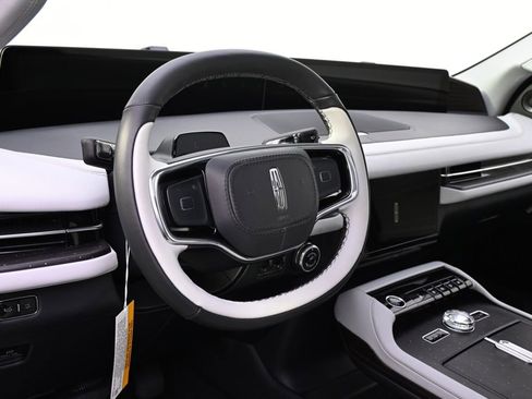 New 2026 Lincoln Navigator Black Label AWD/4WD image 11