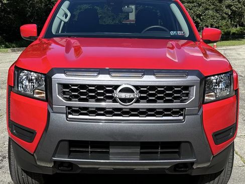 Used 2025 Nissan Frontier SV image 2