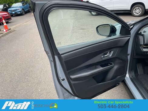 Used 2023 Nissan Ariya FWD image 24