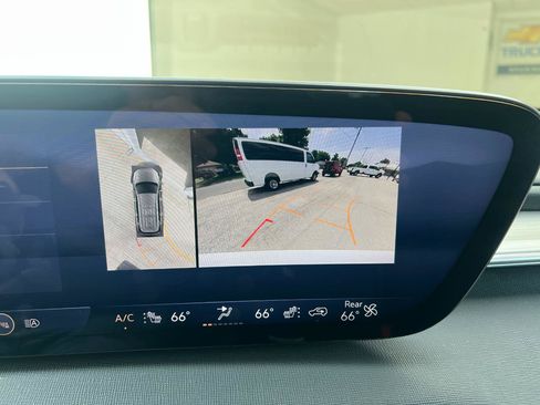 Used 2025 Buick Enclave Preferred FWD image 65