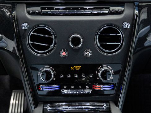 New 2026 Rolls-Royce Cullinan Black Badge image 40