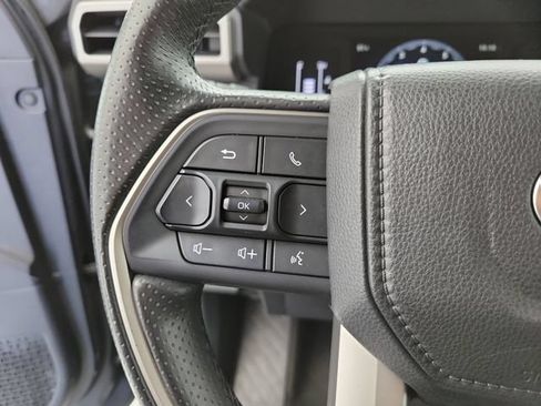 Used 2025 Toyota 4Runner SR5 AWD/4WD image 21