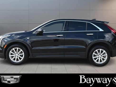 Certified 2023 Cadillac XT4 Luxury w/ Cold Weather Package image 4