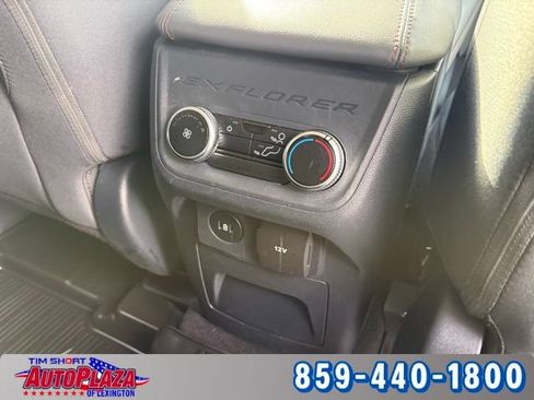 Used 2025 Ford Explorer Active AWD/4WD image 33