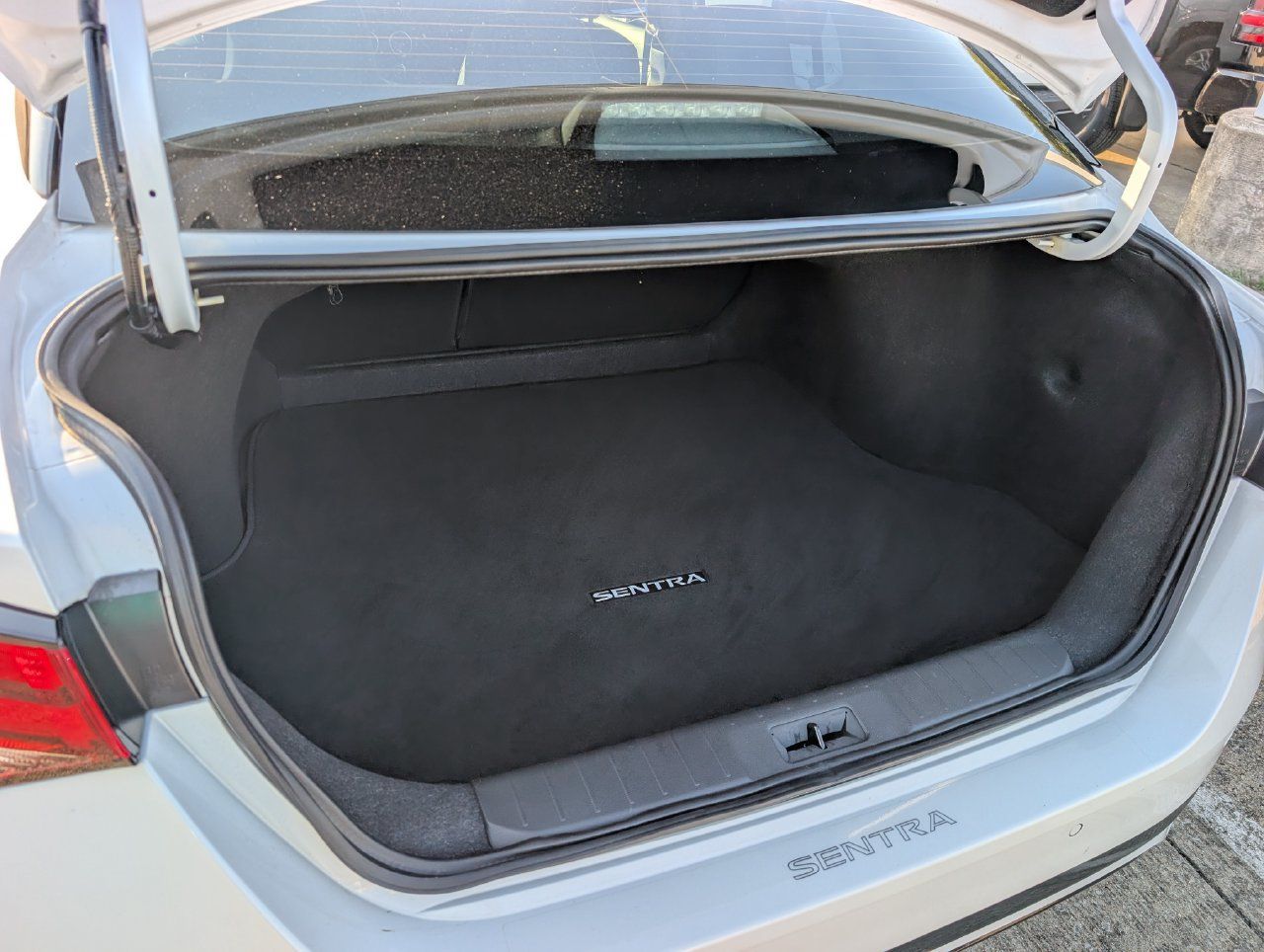 Used 2025 Nissan Sentra SR w/ SR Premium Package FWD image 30