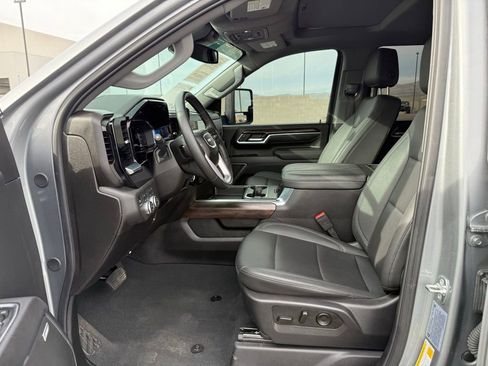 Used 2025 GMC Sierra 2500 SLT w/ SLT Premium Package image 12