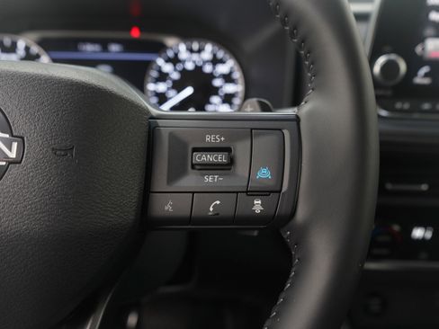 Used 2025 Nissan Rogue SV image 28