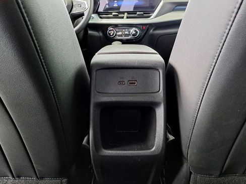 Used 2025 Chevrolet Trax LT w/ LT Convenience Package FWD image 25