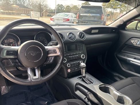 Used 2017 Ford Mustang Coupe image 10