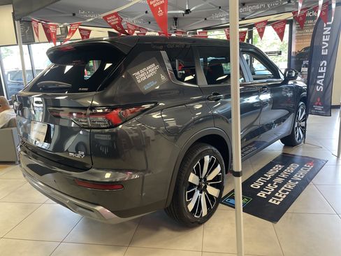 New 2026 Mitsubishi Outlander SE AWD/4WD image 3