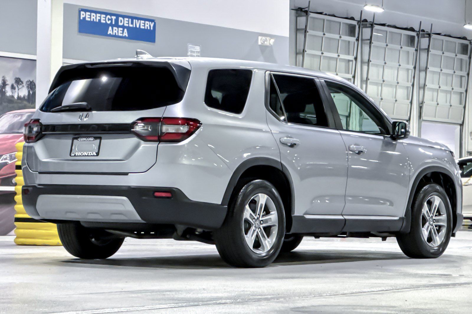 Used 2025 Honda Pilot EX-L image 9