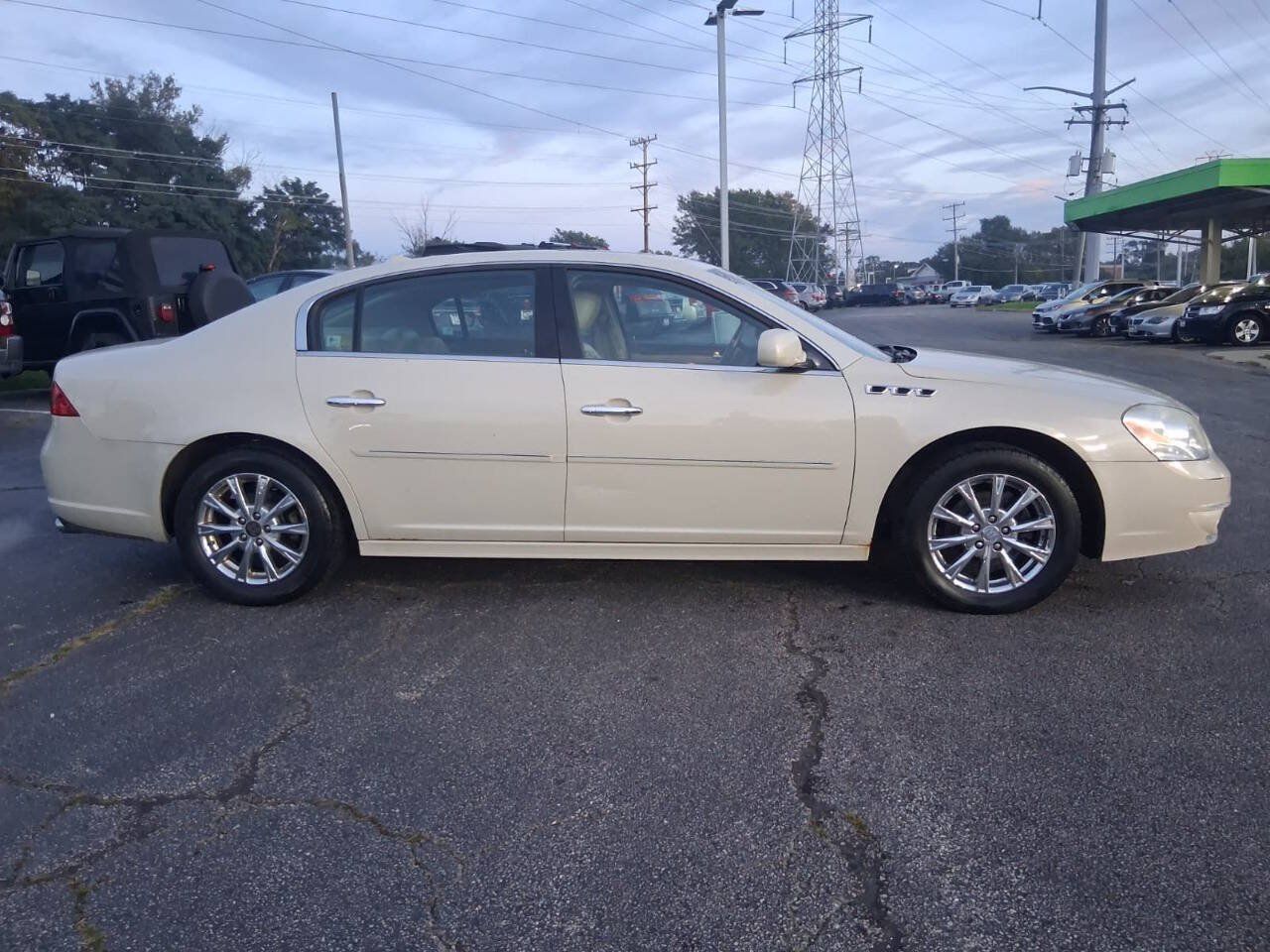 Used 2011 Buick Lucerne CXL FWD image 3