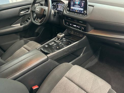 Used 2025 Nissan Rogue SV FWD image 18