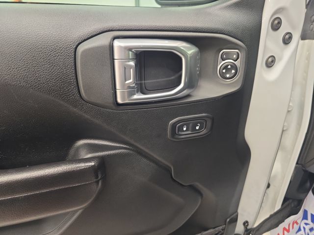 Used 2021 Jeep Wrangler Unlimited Rubicon w/ LED Lighting Group AWD/4WD image 32