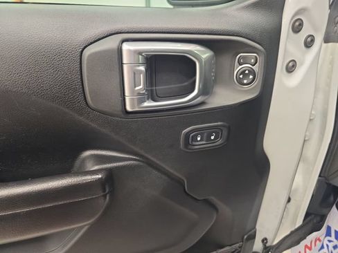 Used 2021 Jeep Wrangler Unlimited Rubicon w/ LED Lighting Group AWD/4WD image 32