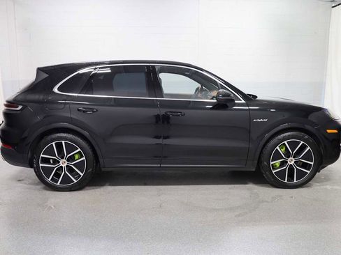 Certified 2025 Porsche Cayenne E-Hybrid image 10