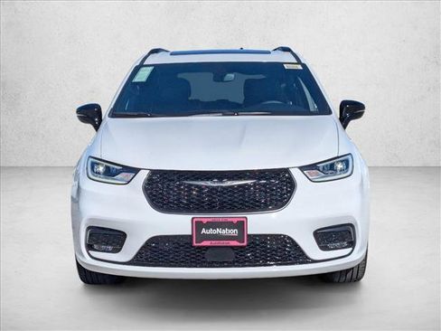 New 2026 Chrysler Pacifica Limited image 6