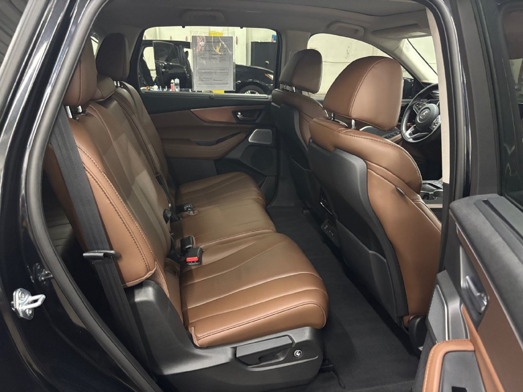 Certified 2025 Acura MDX w/ Technology Package AWD/4WD image 18