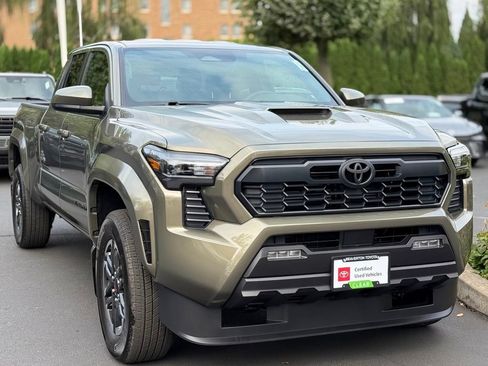 Certified 2025 Toyota Tacoma TRD Sport AWD/4WD image 7