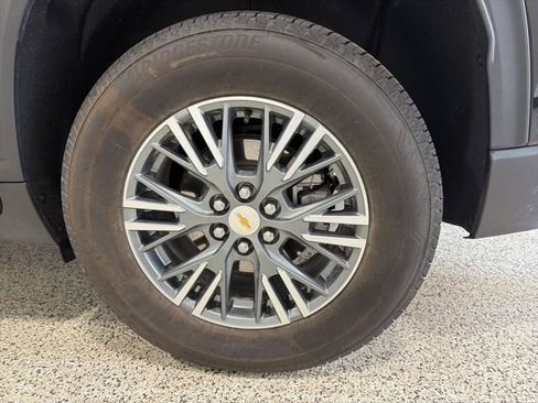 Used 2025 Chevrolet Traverse LT w/ Driver Confidence Package image 32