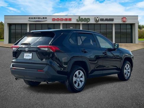 Used 2024 Toyota RAV4 LE AWD/4WD image 4